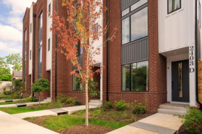 Roxane & Rhinestone by AvantStay Stunning Townhouse in Great Location in Nashville